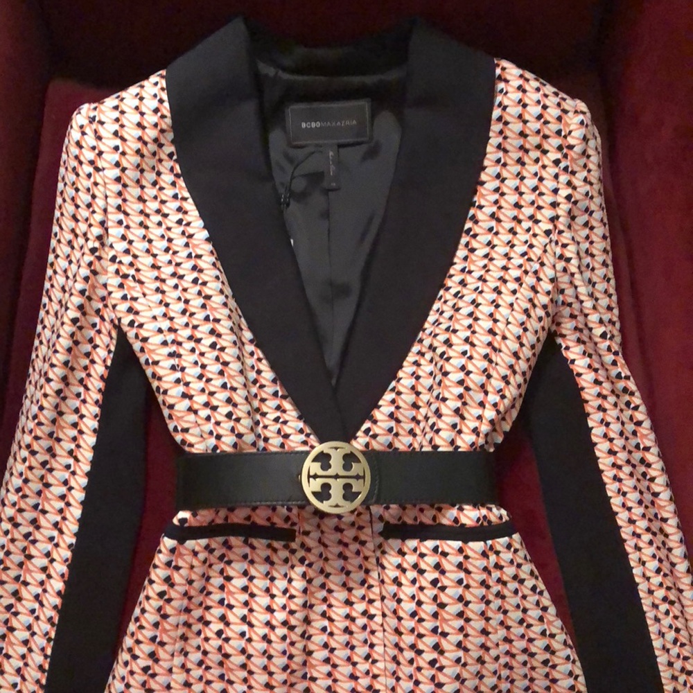 BCBGMAXAZRIA TIMELESS CLASSY BLAZER!